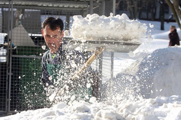 Over the top. Consequences of Moscow’s massive snowfall - Sputnik International