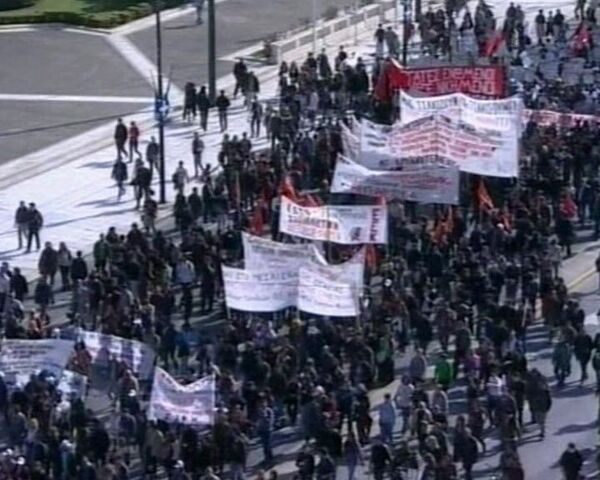 Riot police clash with protestors in Greece - Sputnik International