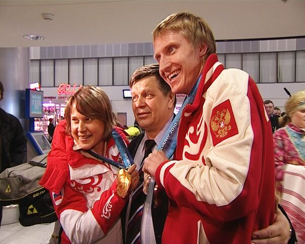 Russian Olympic athletes return to Moscow   - Sputnik International