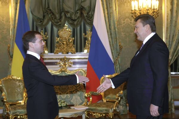 Russian President Dmitry Medvedev and Viktor Yanukovych meet at Kremlin - Sputnik International