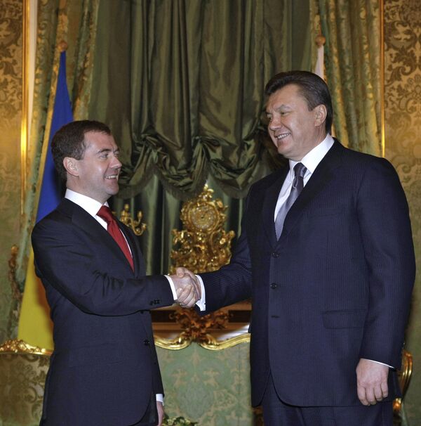 'Nazi hero' controversy to be settled by Victory Day - Yanukovych  - Sputnik International