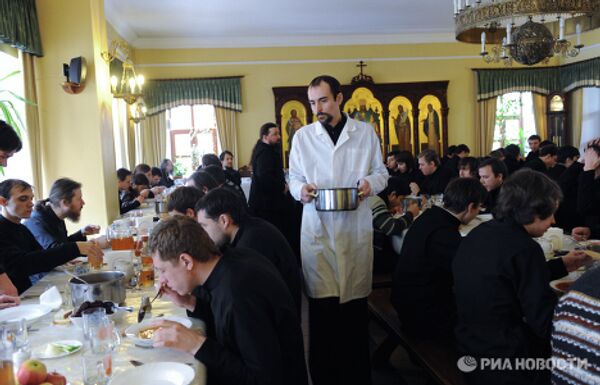A day in the life of a Moscow monastery  - Sputnik International