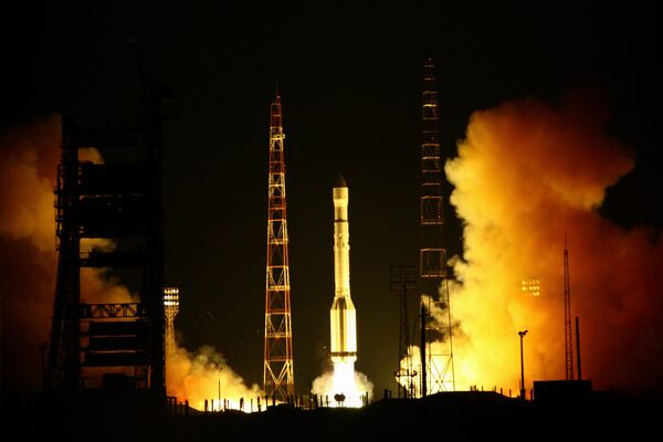 Russia's Proton-M carrier rocket blasts off from Baikonur - Sputnik International