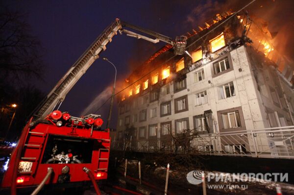Fire broke out at a business center in northern Moscow on Saturday - Sputnik International