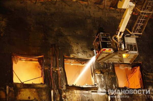 Yevgeny Bobylev, the local emergencies ministry spokesman, said flammable materials had been used during the building's renovation in 2009 - Sputnik International