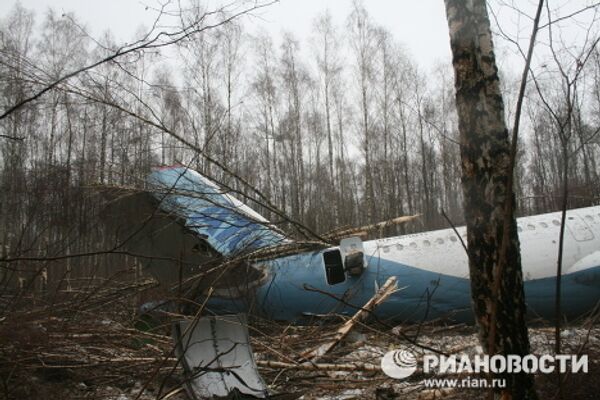 Tu-204 plane performs emergency landing near Moscow airport - Sputnik International