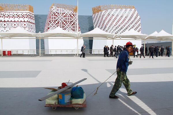 Construction of Russian EXPO 2010 pavilion in Shanghai - Sputnik International