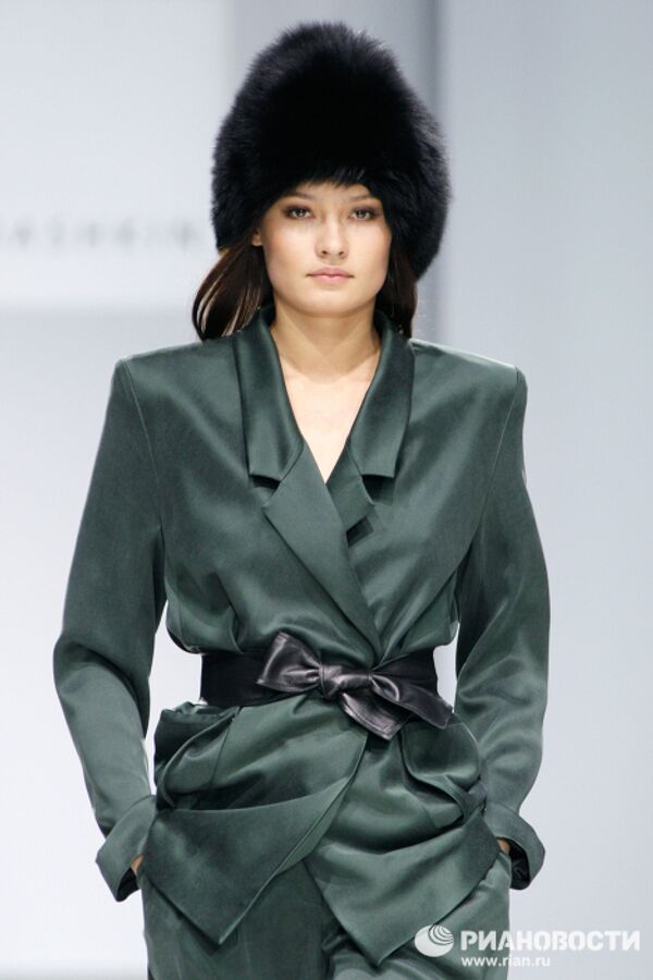 Valentin Yudashkin opens Fashion Week in Gostiny Dvor - Sputnik International