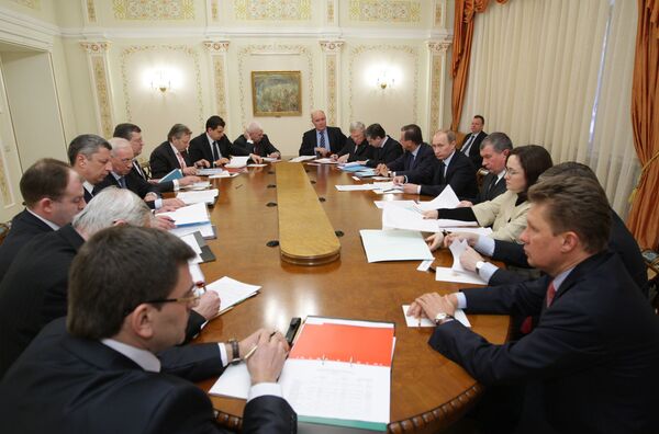 Prime Minister of Russia Vladimir Putin meets with Prime Minister of Ukraine Mykola Azarov - Sputnik International