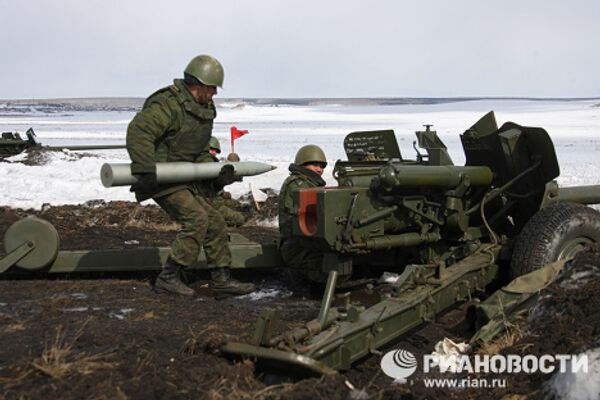 Chebarkul firing range hosts artillery drills - Sputnik International