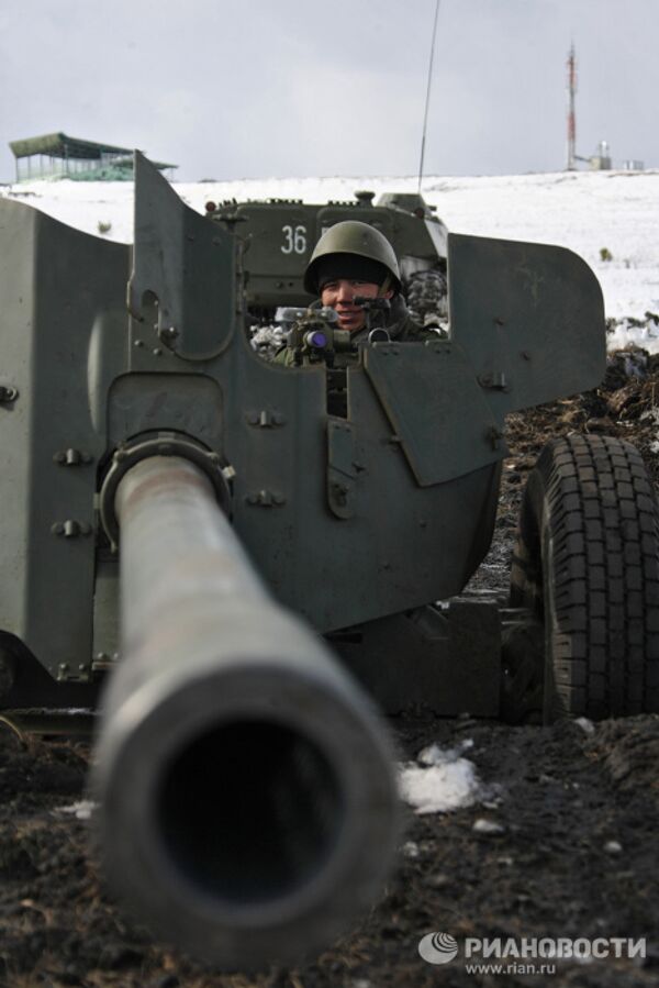 Chebarkul firing range hosts artillery drills - Sputnik International