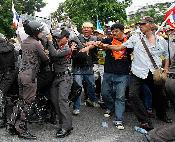  Thai premier agrees to meet protest leaders  - Sputnik International
