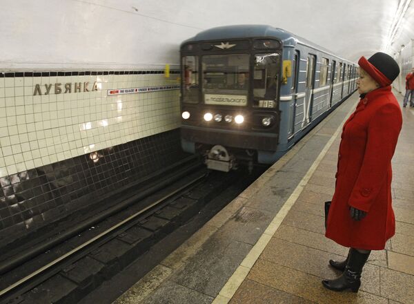 Moscow subway trains re-start after deadly blasts  - Sputnik International