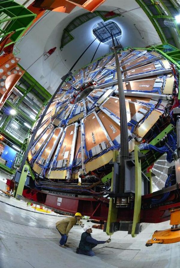 Large Hadron Collider sets new record, smashes protons head on - Sputnik International