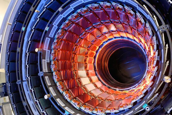 Large Hadron Collider sets new record, smashes protons head on - Sputnik International