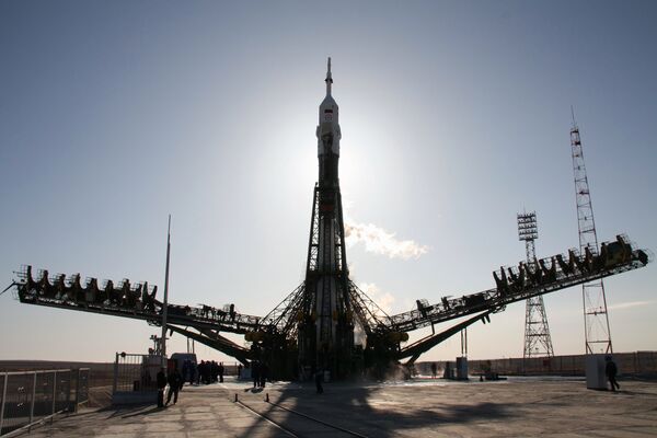 Russian Soyuz spacecrafts will convey U.S. astronauts to the space station - Sputnik International