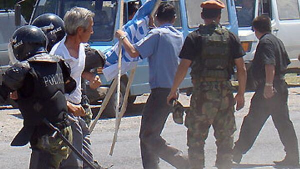 Kyrgyz police, opposition supporters clash in Bishkek  - Sputnik International