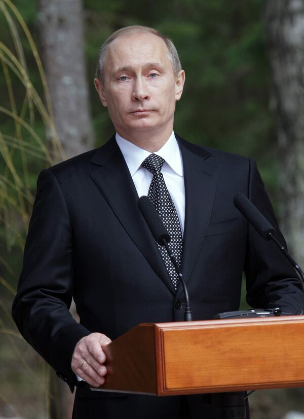 Prime Minister Vladimir Putin lays wreath at Katyn memorial - Sputnik International