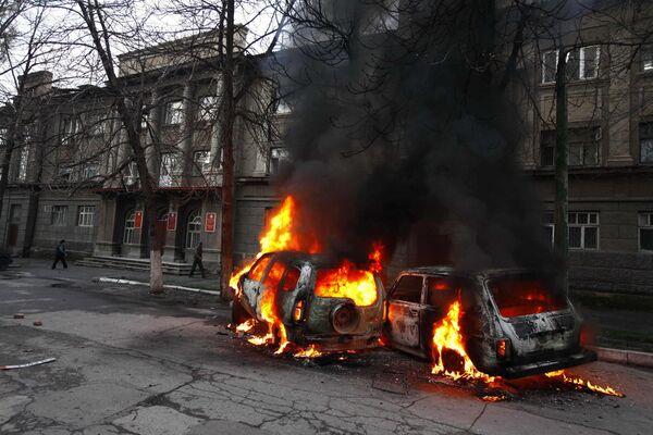 Clashes and street riots sweep through Bishkek Clashes and street riots sweep through Bishkek - Sputnik International