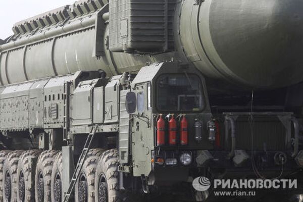 Topol-M missile launcher prepared for Victory Parade - Sputnik International