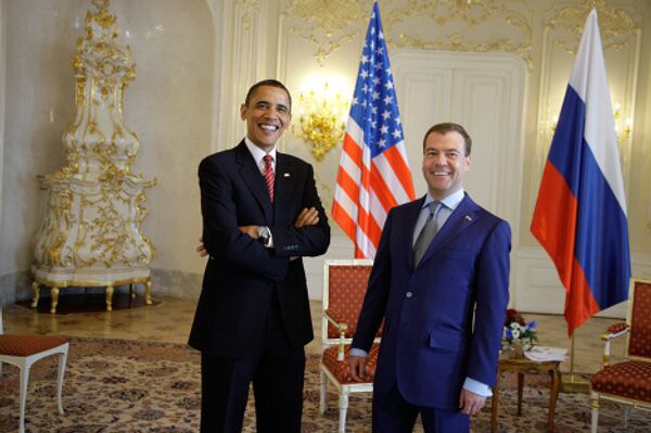 Medvedev, Obama sign new arms reduction treaty in Prague - Sputnik International