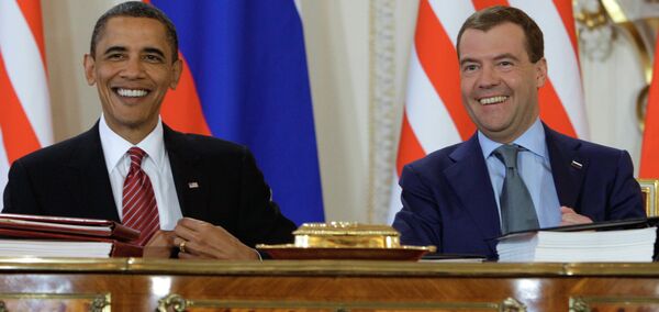 Dmitry Medvedev, Barack Obama sign new strategic arms reduction treaty - Sputnik International