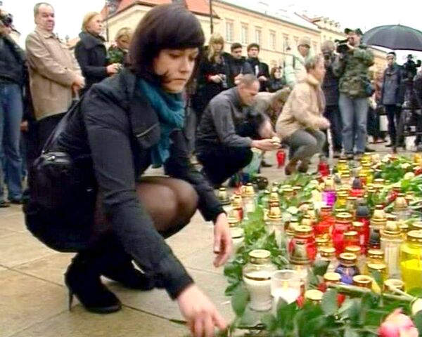 Poland mourns victims of Polish president's plane crash  - Sputnik International