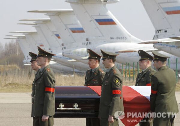 Russia pays last respects to Polish President Lech Kaczynski  - Sputnik International