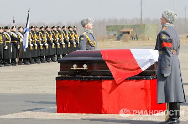 Russia pays last respects to Polish President Lech Kaczynski  - Sputnik International