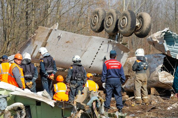 Search efforts at the crash site of the Polish presidential plane in Smolensk woods, April 2010 Search efforts at the crash site of the Polish presidential plane in Smolensk woods, April 2010 - Sputnik International