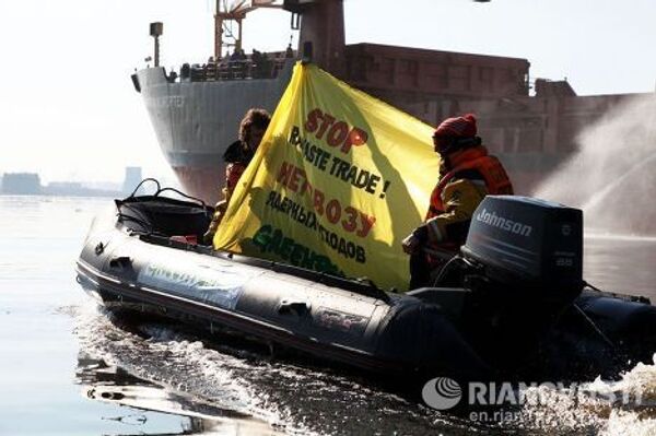 Greenpeace vessel in St. Petersburg for anti-nuclear waste protest - Sputnik International