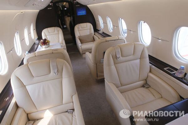 First business jet of advanced composite materials debuts in Russia - Sputnik International