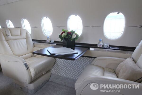 First business jet of advanced composite materials debuts in Russia - Sputnik International