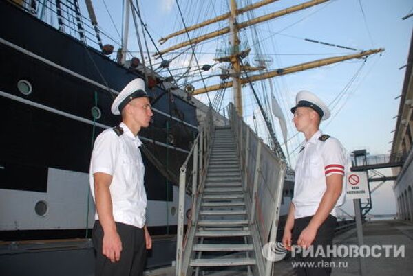 Russian sailing ship Kruzenshtern in Havana - Sputnik International