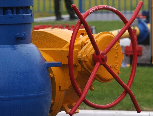 Ukraine says Russia may agree to lower gas price this week  - Sputnik International