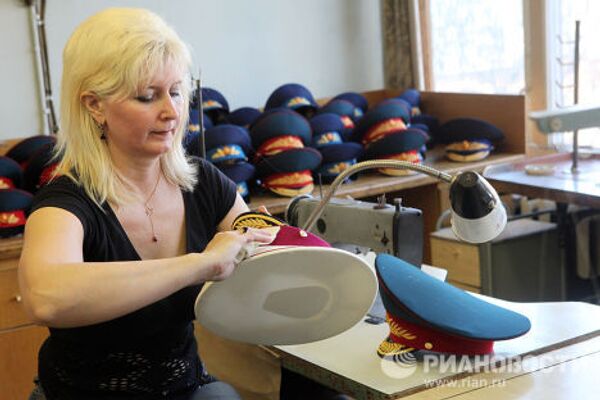 Making uniforms for the Victory Day parade  - Sputnik International