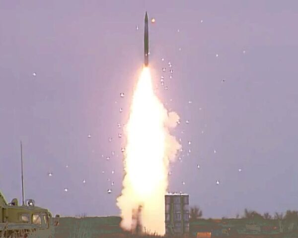 SAM missiles intercept simulated air strikes in NW Russia  - Sputnik International