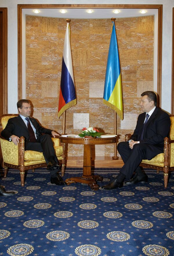 Dmitry Medvedev meets with Viktor Yanukovych - Sputnik International
