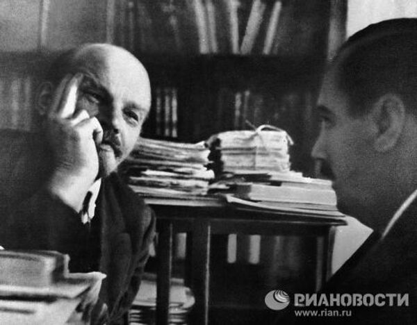 The leader of the world proletariat, Vladimir Lenin, his comrades and relatives - Sputnik International