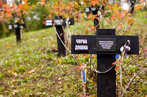 PACE urges former Soviet states to open Holodomor archives - Sputnik International
