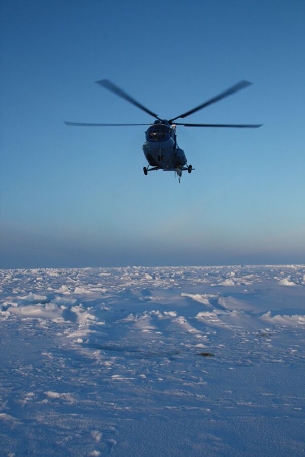 Russian military wages war on Siberian ice - Sputnik International