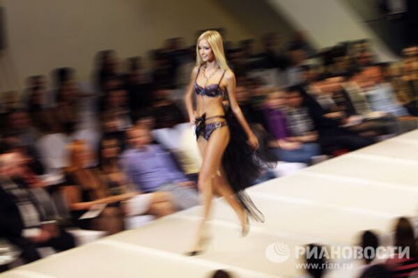 Most beautiful runway model and her rivals - Sputnik International