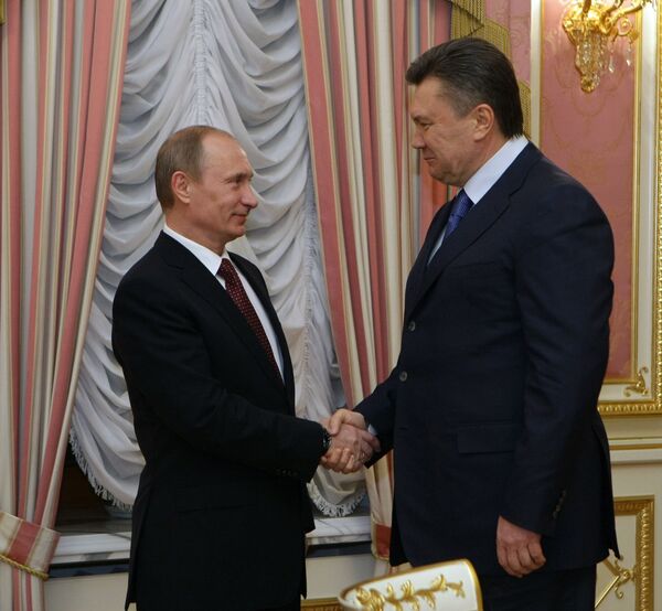 Vladimir Putin and Viktor Yanukoovych - Sputnik International