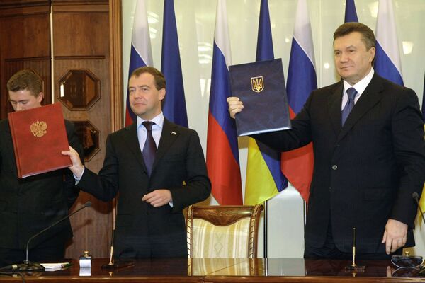 Russian President Dmitry Medvedev and his Ukrainian counterpart Viktor Yanukovych. Archive. - Sputnik International