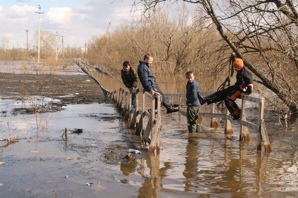  Spring floods force thousands of Russians from homes  - Sputnik International