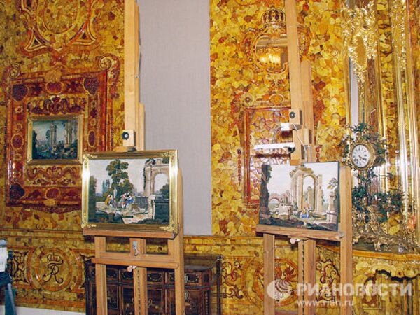 The famous Amber Room in Catherine Palace near St. Petersburg, Pushkin The famous Amber Room in Catherine Palace near St. Petersburg, Pushkin - Sputnik International
