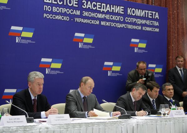 Russia, Ukraine sign deal on duty-free export of Ukrainian steel pipes  - Sputnik International
