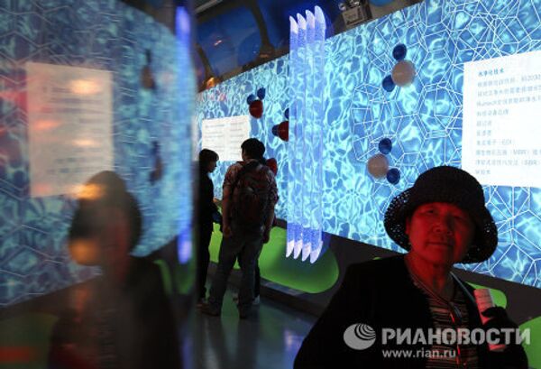Russia Pavilion at World Expo 2010 and its first visitors - Sputnik International