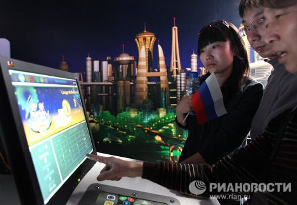 Russia Pavilion at World Expo 2010 and its first visitors - Sputnik International
