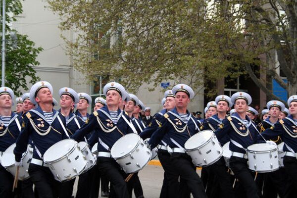 Ukrainian, Russian sailors train for the Victory Day parade in Sevastopol   - Sputnik International